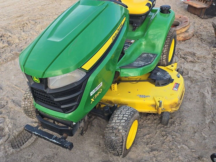 john-deere-x390-image-2