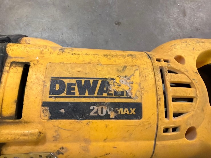 assortment-of-dewalt-battery-powered-hand-tools-image-20