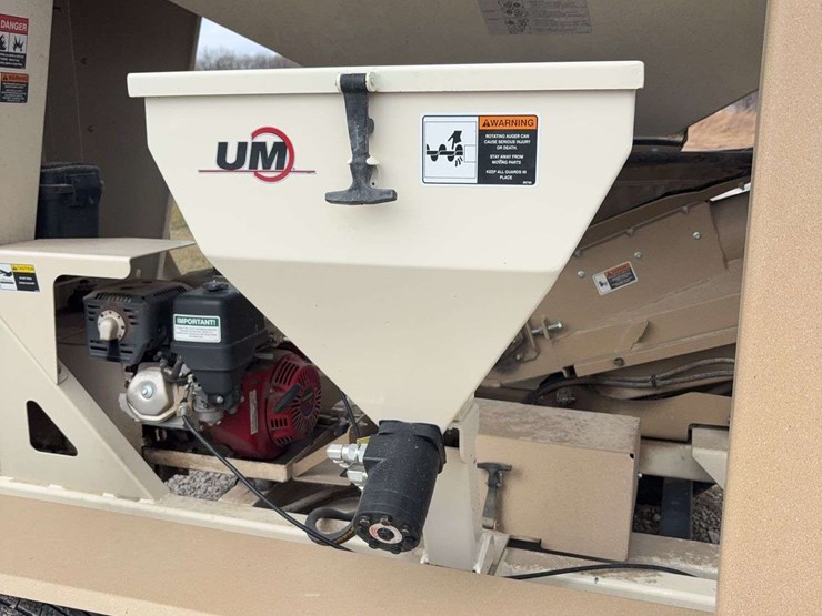 2018-unverferth-2755-seed-tender,-tandem-axle,-roll-tarp,-talc-inductor,-corded-remote,-good-shape,-honda-engine,-just-upgraded-to-a-triple-axel,-field-ready-image-7