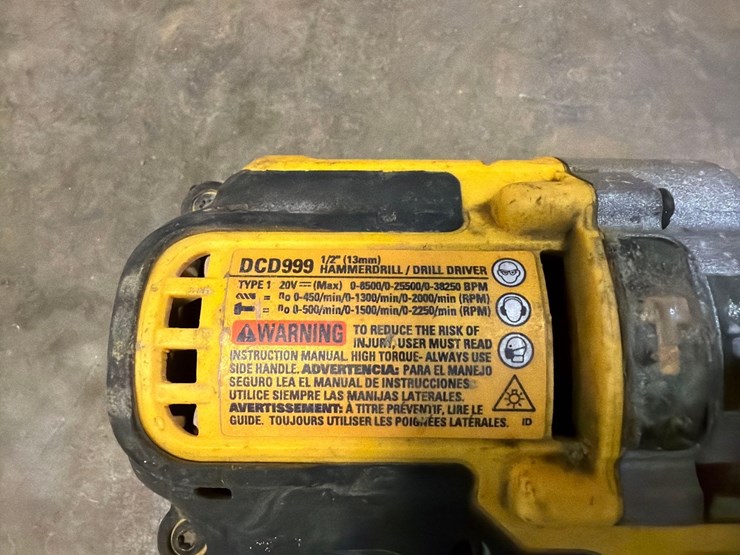 assortment-of-dewalt-battery-powered-hand-tools-image-6