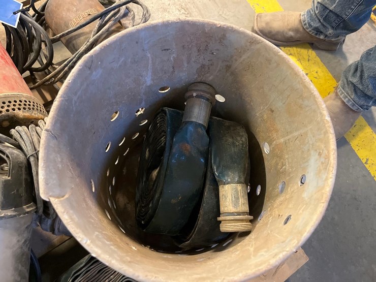 multiple-submersible-pumps-w/hose-image-8