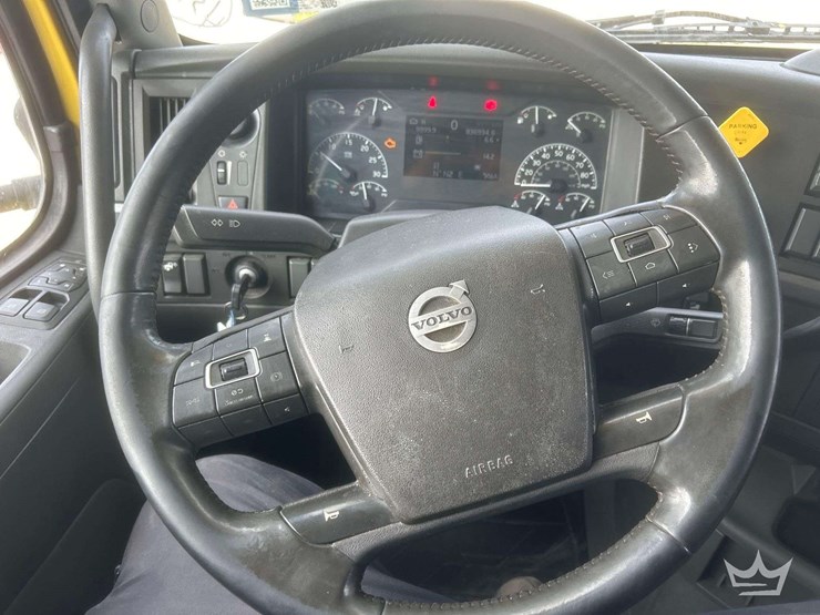 2018-volvo-vnl-760-t/a-sleeper-cab-truck-tractor-image-21