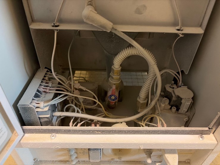 l.b.-white-premier-80-df-portable-heater-image-8