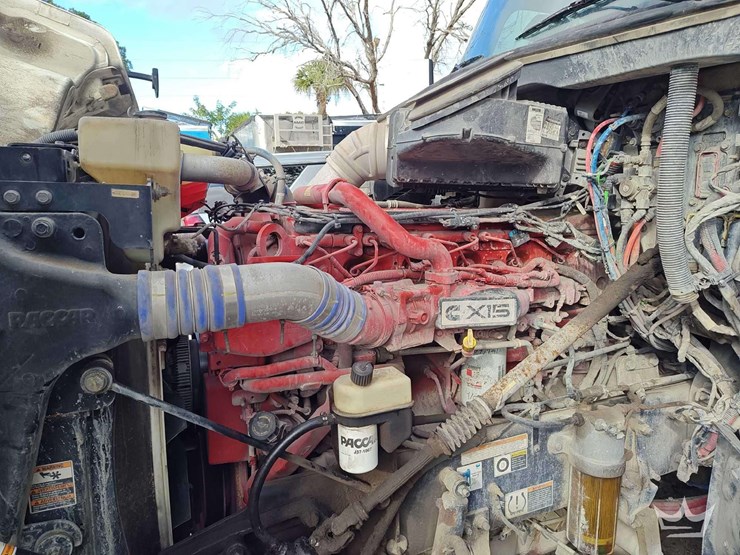 2022-peterbilt-567-image-7