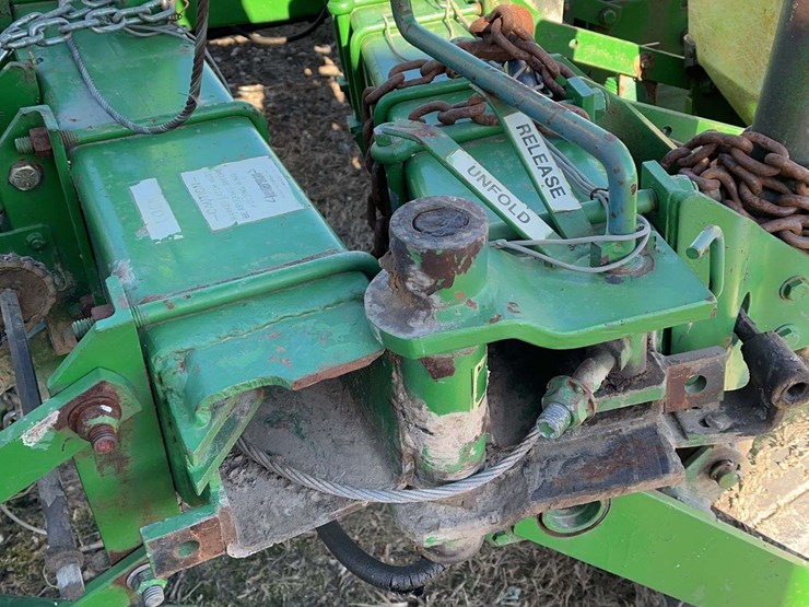 2024-john-deere-7000-image-4