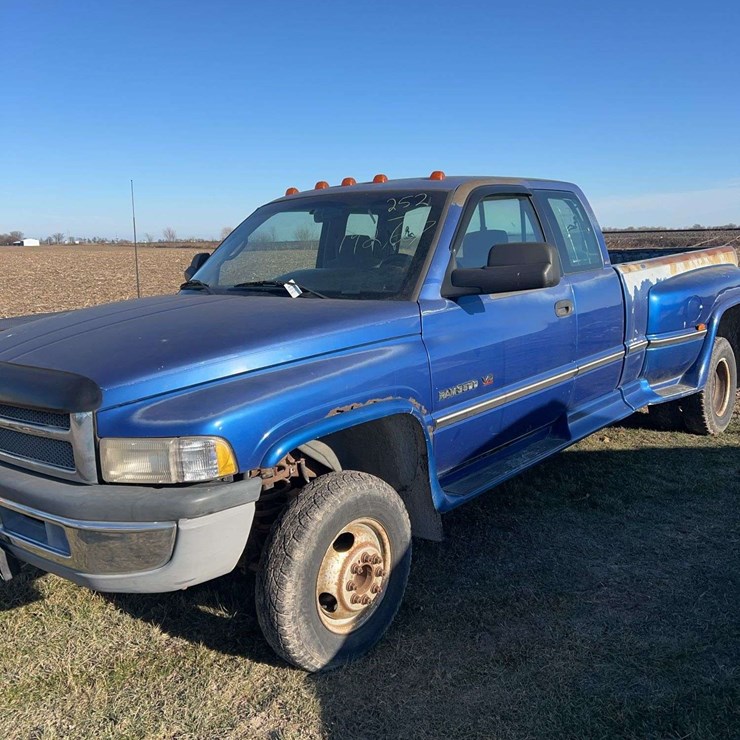 1996 DODGE 3500
