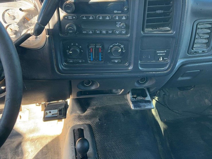 2003-chevrolet-k1500-image-15