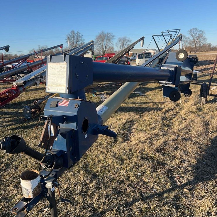 Harvest International swing-away auger, 540PTO, 10"x72'