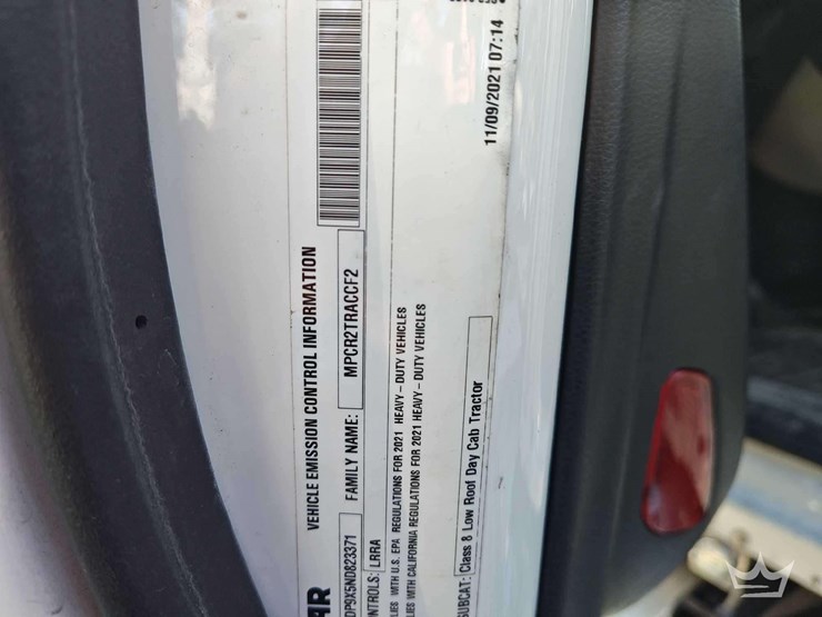 2022-peterbilt-567-t/a-wet-kit-day-cab-truck-tractor-image-5