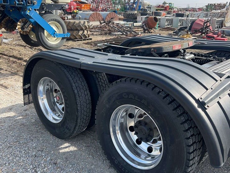 2017-peterbilt-579-image-5