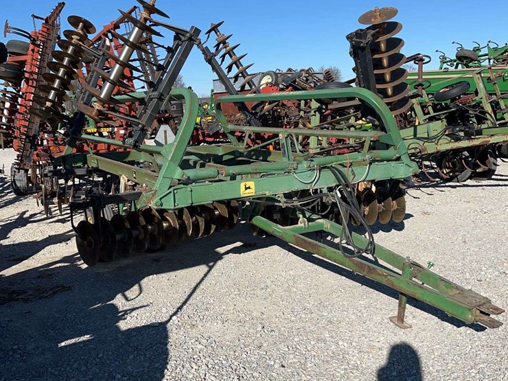 john-deere-235-image-3