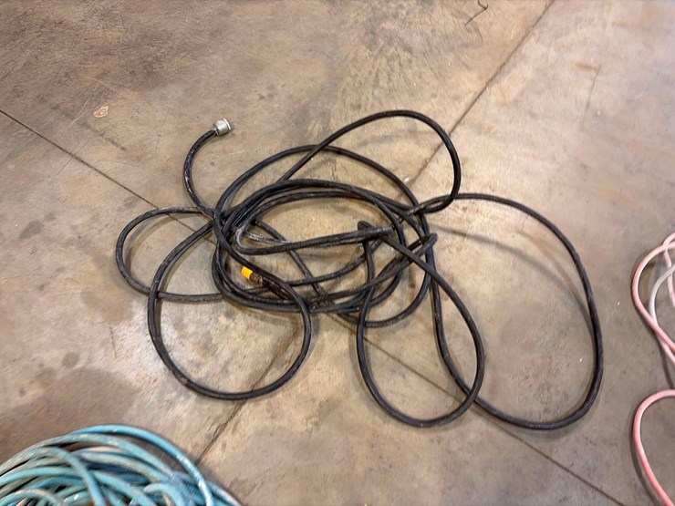 assortment-of-extension-cords-image-5