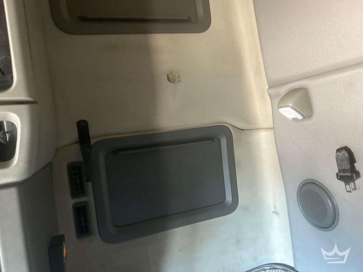 2018-volvo-vnl-760-t/a-sleeper-cab-truck-tractor-image-37