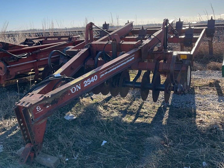 hesston-2540-image-3