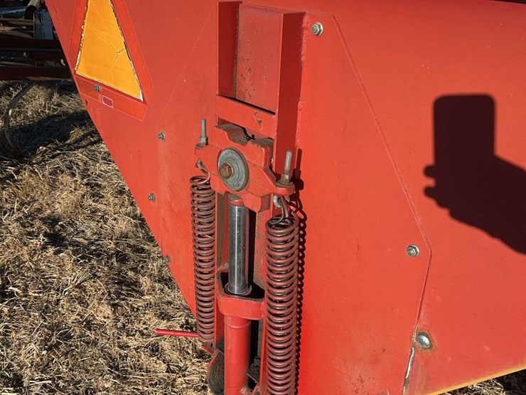 new-holland-305-image-8