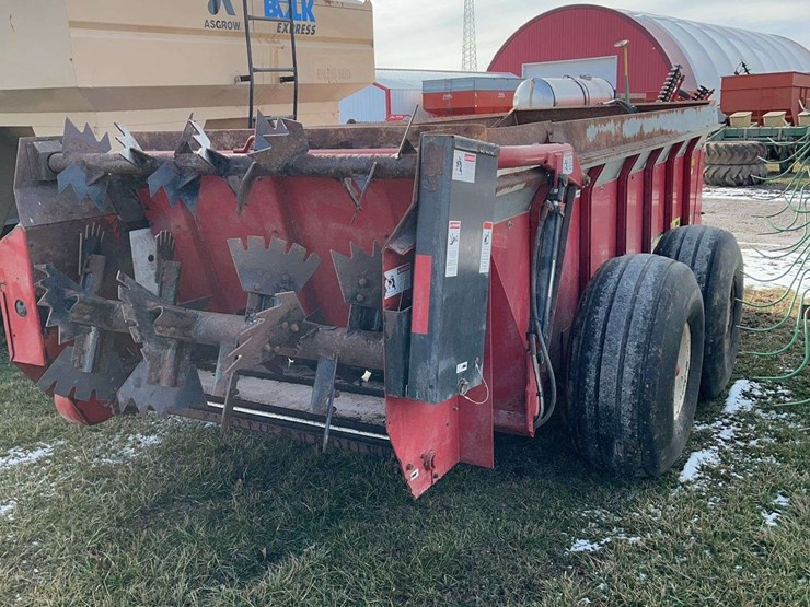 2019-h&s-manure-spreader-3143-model,-small-1000pto,-with-manual,-good-shape,-field-ready,-tandem-axle-image-4