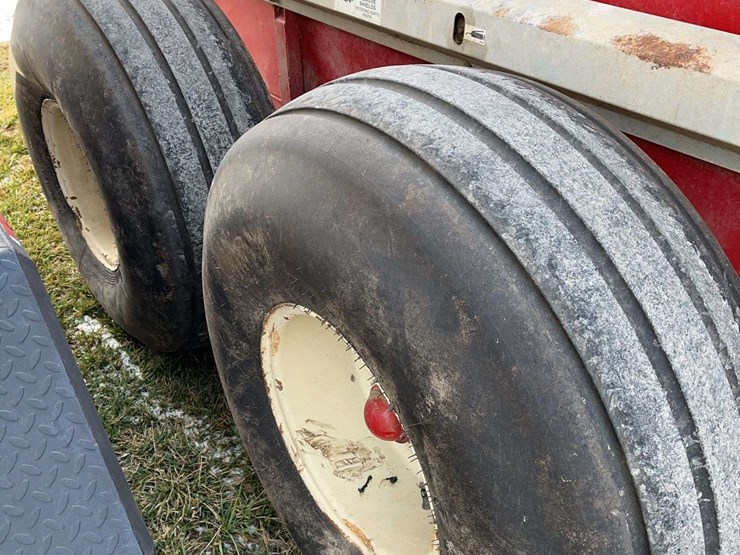 2019-h&s-manure-spreader-3143-model,-small-1000pto,-with-manual,-good-shape,-field-ready,-tandem-axle-image-12