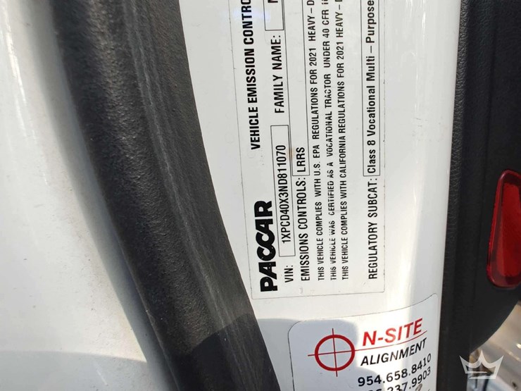 2022-peterbilt-567-t/a-wet-kit-day-cab-truck-tractor-image-5