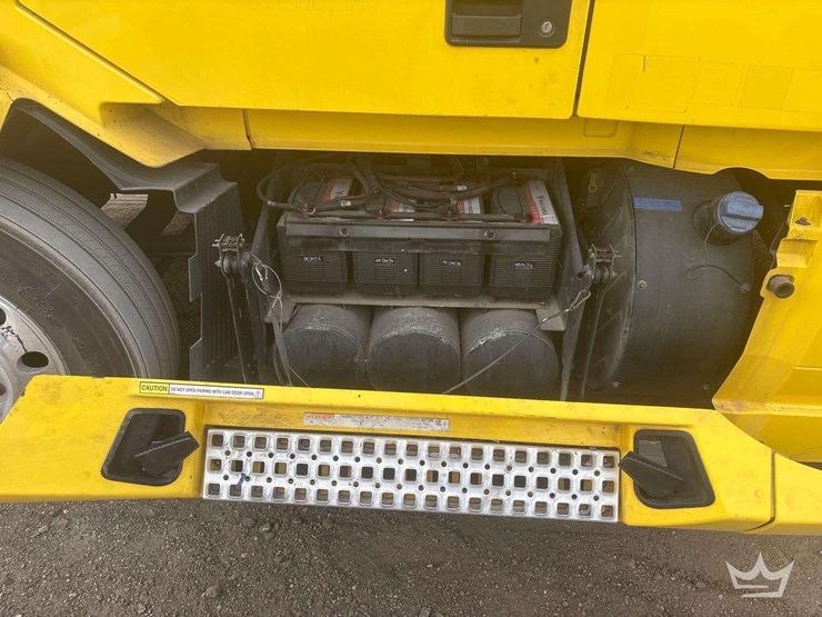 2018-volvo-vnl-760-t/a-sleeper-cab-truck-tractor-image-15