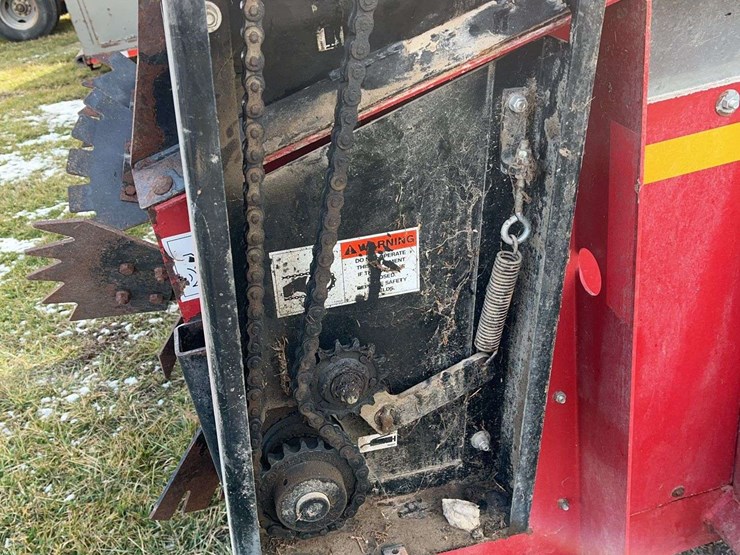 2019-h&s-manure-spreader-3143-model,-small-1000pto,-with-manual,-good-shape,-field-ready,-tandem-axle-image-7