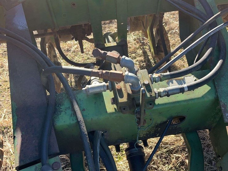 john-deere-12-image-11