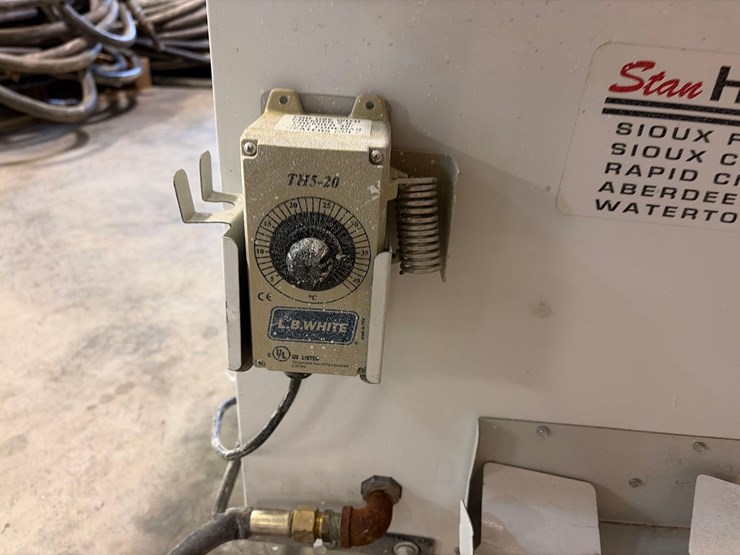 l.b.-white-premier-170-df-portable-heater-image-8