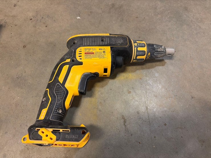 assortment-of-dewalt-battery-powered-hand-tools-image-13