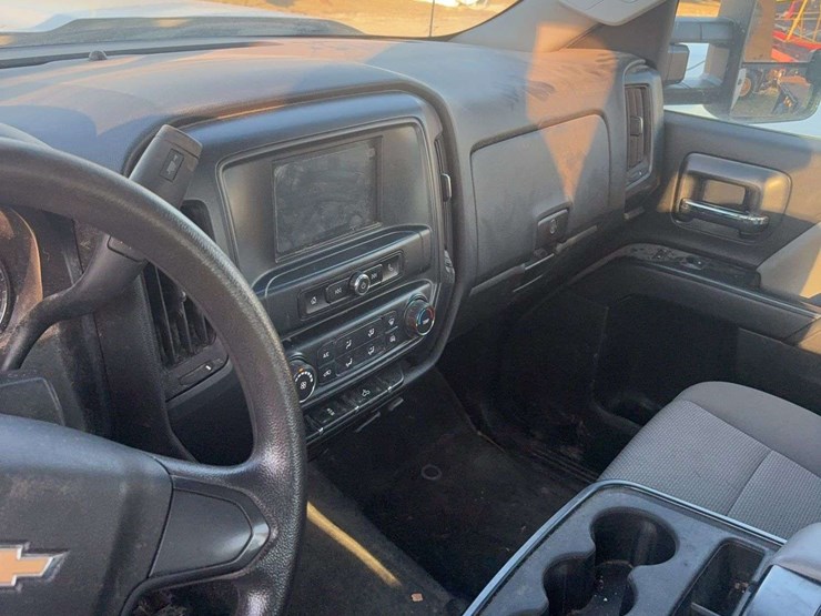 2017-chevrolet-2500-image-14