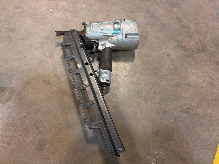 assortment-of-nail-guns-and-hoses-image-6