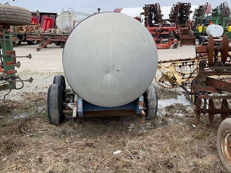 1200-gallon-aluminum-tank-on-tandem-axle-frame,-hauled-fresh-water-last-5-years-image-4