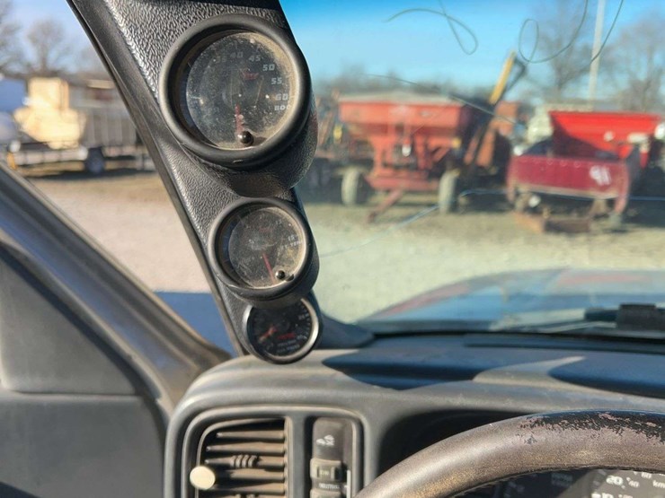 2002-gmc-3500-image-19