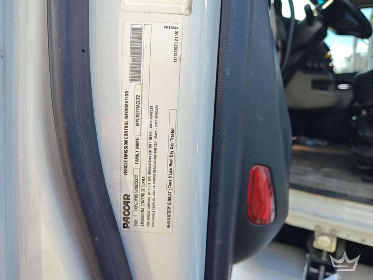 2022-peterbilt-567-t/a-wet-kit-day-cab-truck-tractor-image-5