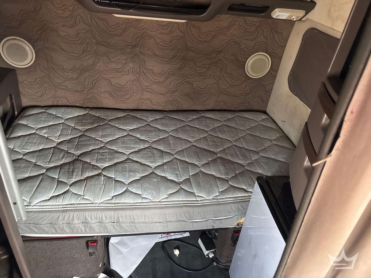 2017-volvo-vnl-760-t/a-sleeper-cab-truck-tractor-image-27