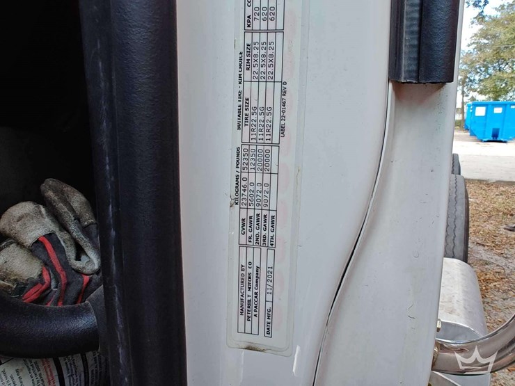 2022-peterbilt-567-image-8