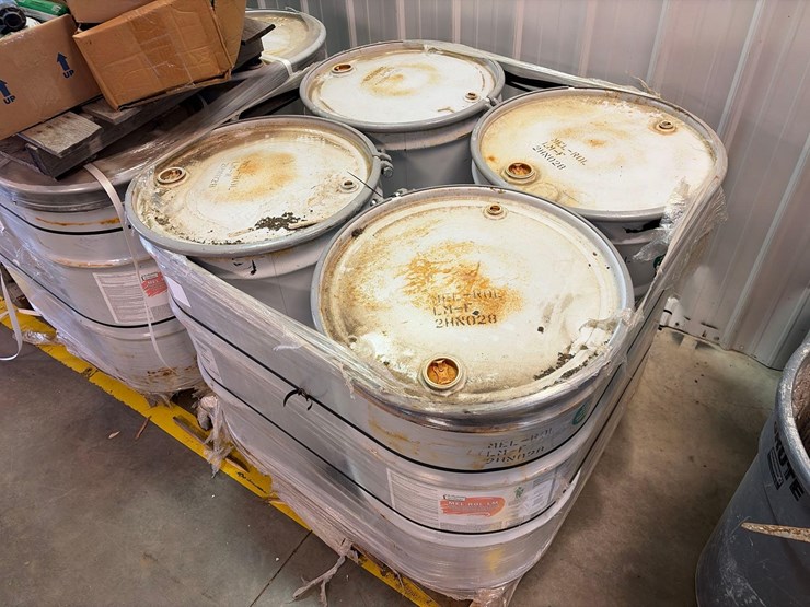 industrial-water-proofing-sprayer-w/-drums-of-mel-rol-lm-image-18