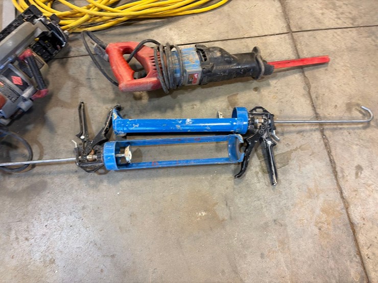 skilsaw-circular-saw-and-milwaukee-sawzall-image-2