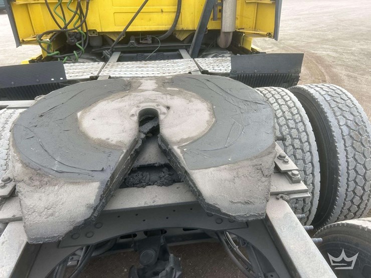 2018-volvo-vnl-760-t/a-sleeper-cab-truck-tractor-image-12