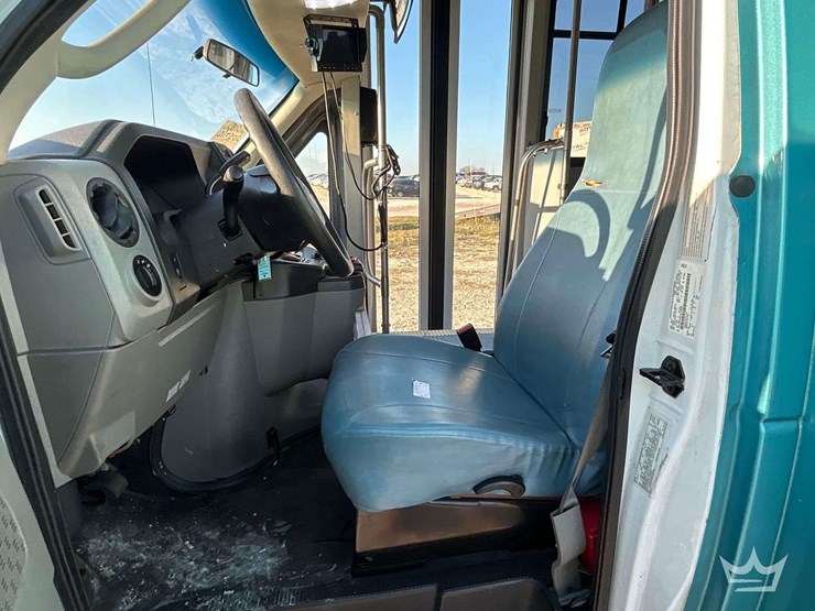 2018-ford-e450-image-12