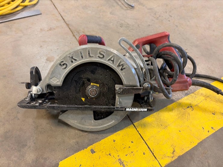 skilsaw-circular-saw-and-milwaukee-sawzall-image-5