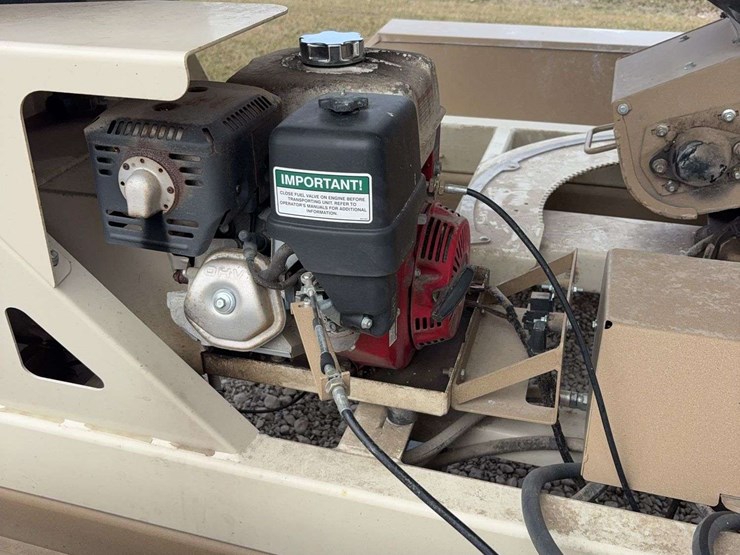 2018-unverferth-2755-seed-tender,-tandem-axle,-roll-tarp,-talc-inductor,-corded-remote,-good-shape,-honda-engine,-just-upgraded-to-a-triple-axel,-field-ready-image-8