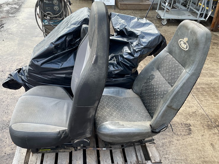 #1319-•-(4)-air-ride-seats-image-2