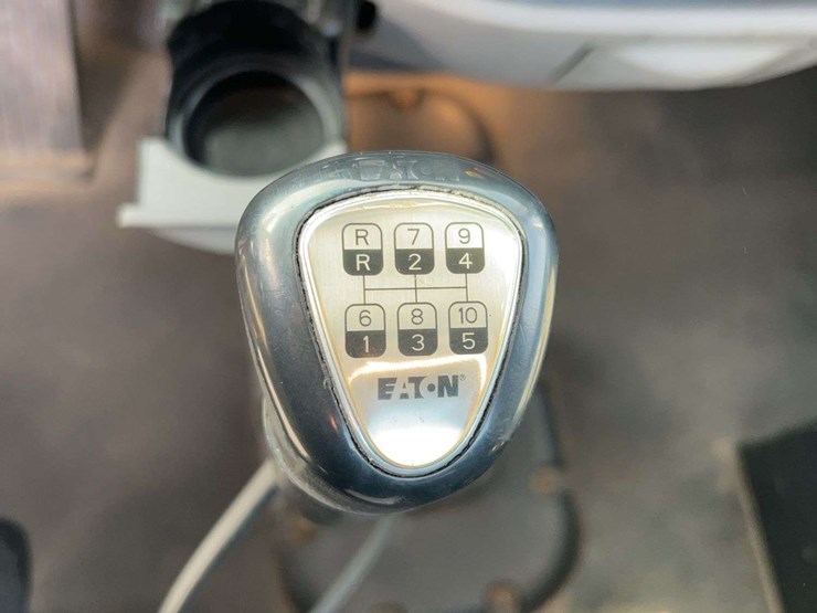 2017-peterbilt-579-image-18