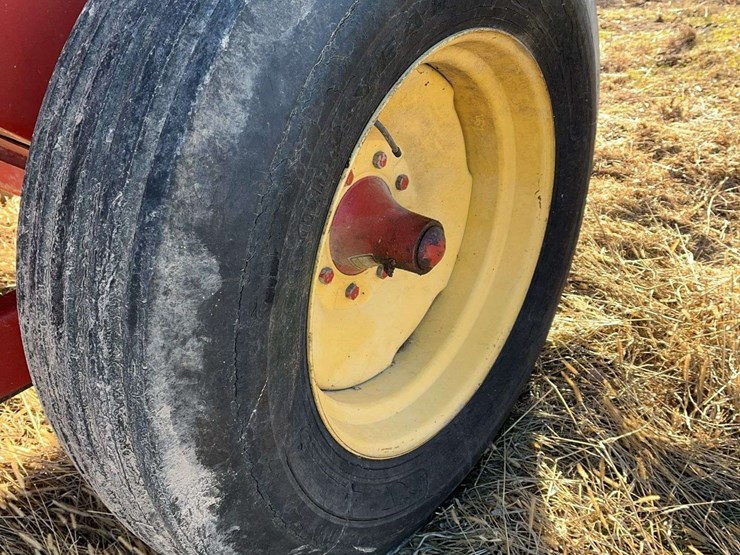 new-holland-305-image-11