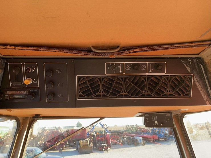 1992-massey-ferguson-8570-image-19