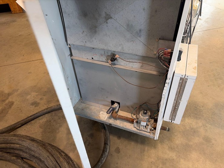 l.b.-white-premier-350-df-portable-heater-image-14