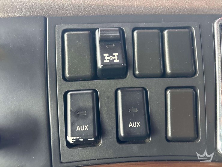 2017-volvo-vnl-760-t/a-sleeper-cab-truck-tractor-image-23