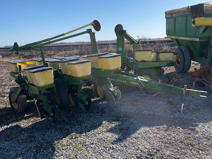 2024-john-deere-7000-image-1