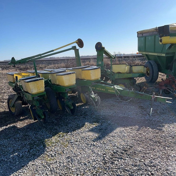 2024 JOHN DEERE 7000