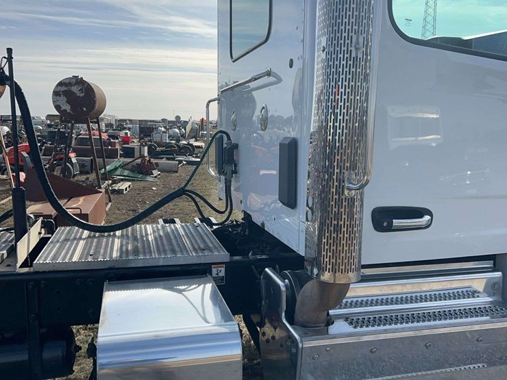 2017-peterbilt-579-image-4