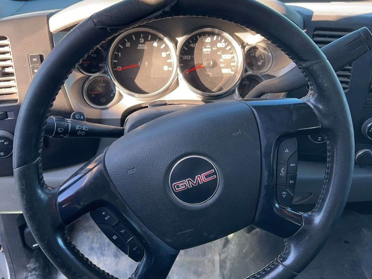 2013-gmc-2500hd-image-15